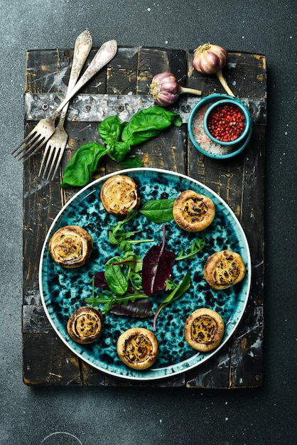 Kompozycja dań i talerzy